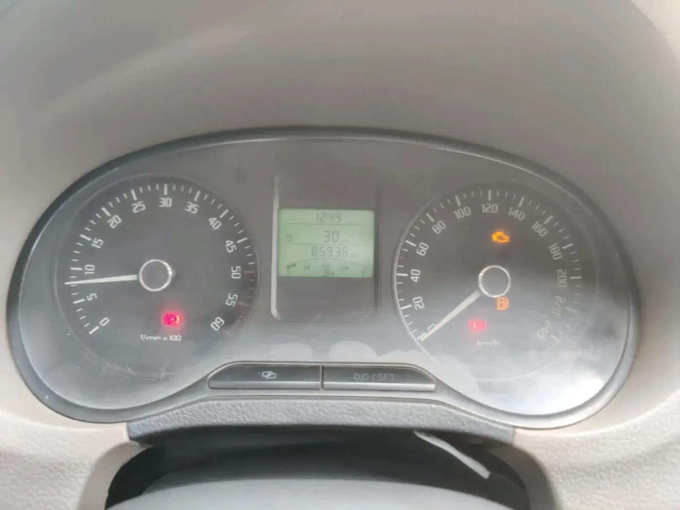 2014 Skoda Rapid ELEGANCE 1.6 TDI CR MT, Diesel, Manual, 85,936 km, interior