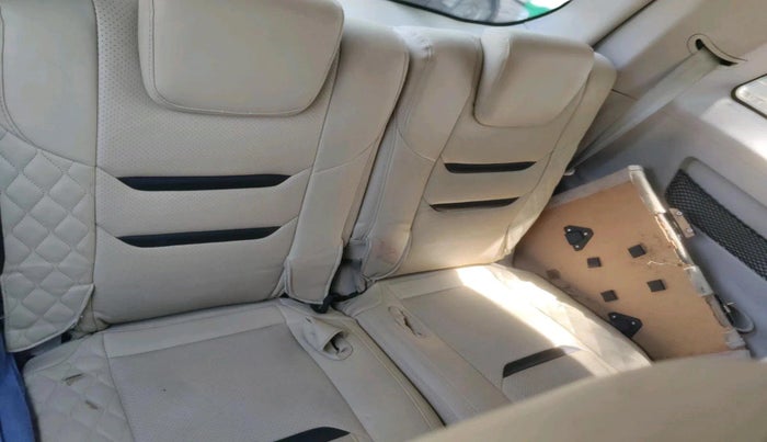 2017 Mahindra XUV500 W6, Diesel, Manual, 1,54,066 km, interior