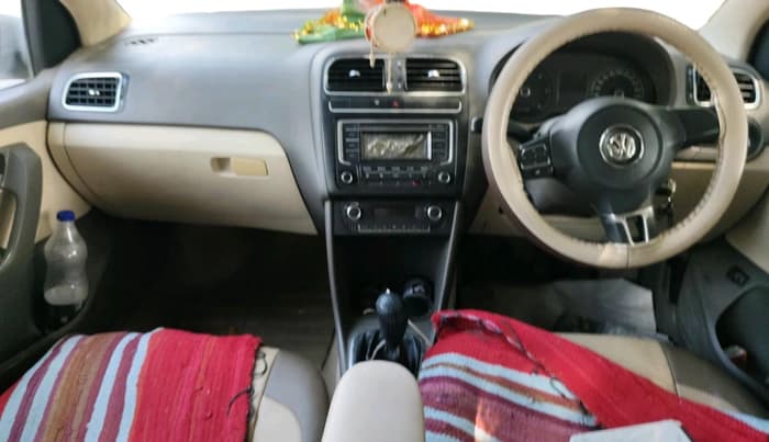 2013 Volkswagen Vento HIGHLINE DIESEL 1.6, Diesel, Manual, 1,36,273 km, interior