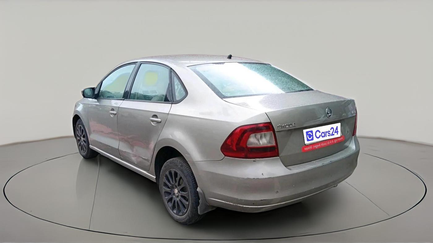 2015 Skoda Rapid AMBITION 1.5 TDI AT, Diesel, Automatic, 1,58,593 km, exterior