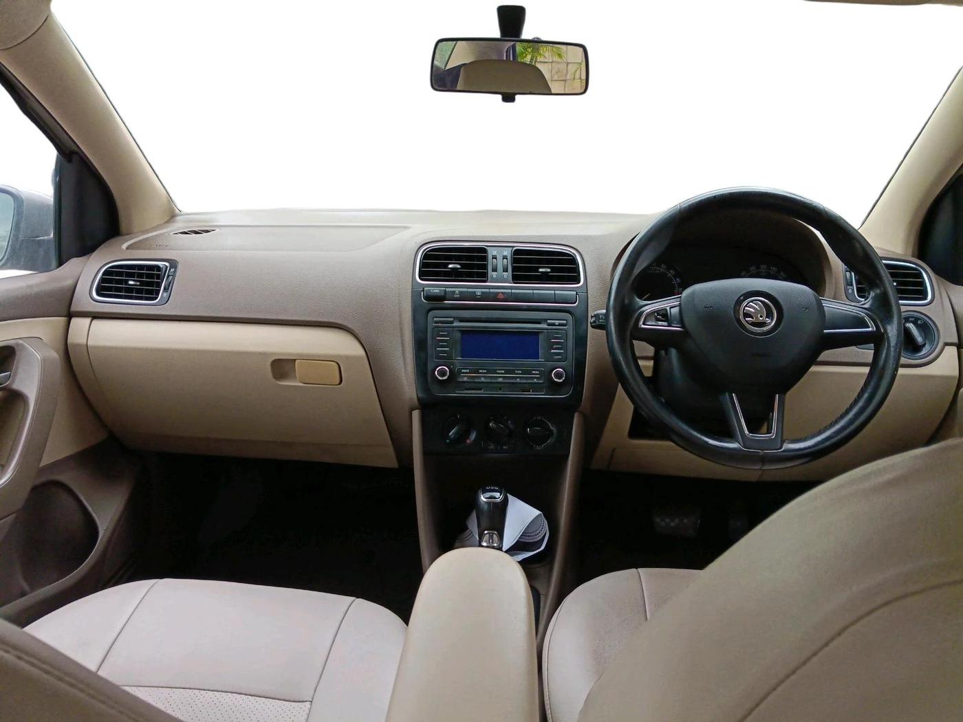 2015 Skoda Rapid AMBITION 1.5 TDI AT, Diesel, Automatic, 1,58,593 km, interior