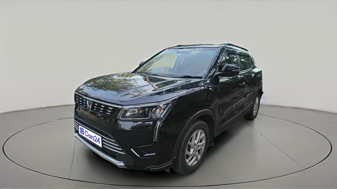2024 Mahindra XUV300 W8 1.2 PETROL, Petrol, Manual, 30,995 km, exterior