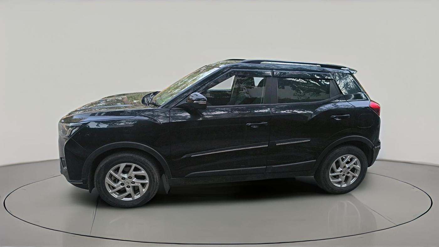 2024 Mahindra XUV300 W8 1.2 PETROL, Petrol, Manual, 30,995 km, exterior