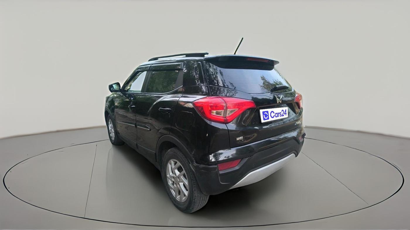 2024 Mahindra XUV300 W8 1.2 PETROL, Petrol, Manual, 30,995 km, exterior