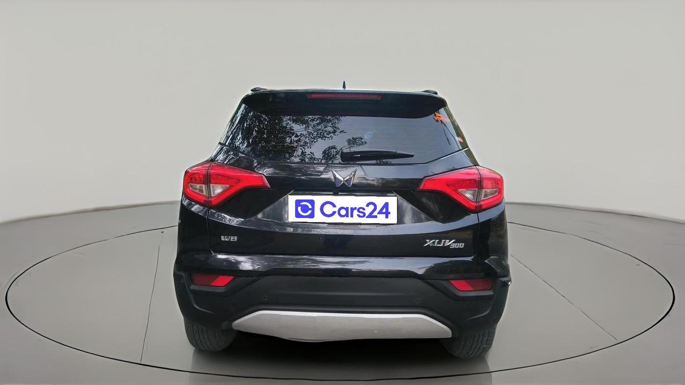 2024 Mahindra XUV300 W8 1.2 PETROL, Petrol, Manual, 30,995 km, exterior
