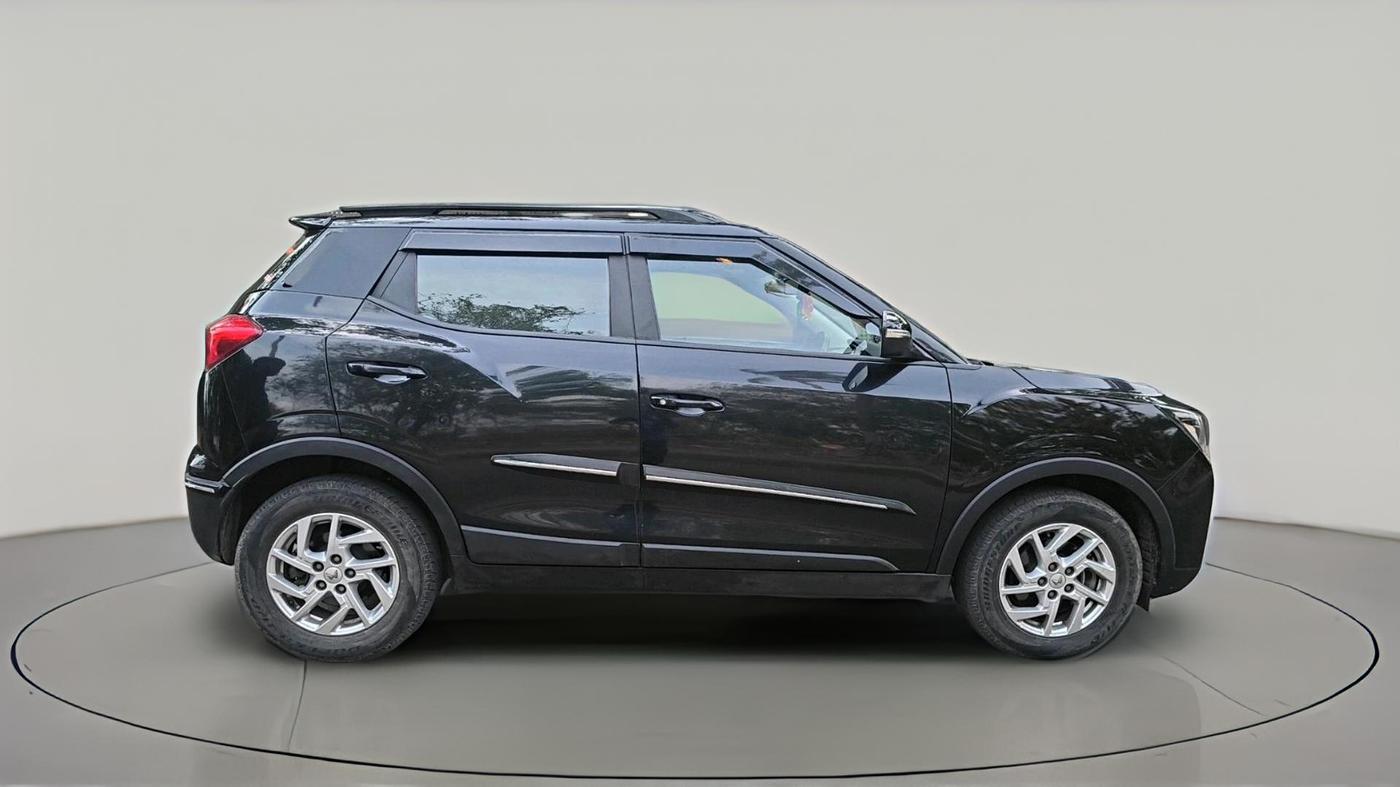 2024 Mahindra XUV300 W8 1.2 PETROL, Petrol, Manual, 30,995 km, exterior