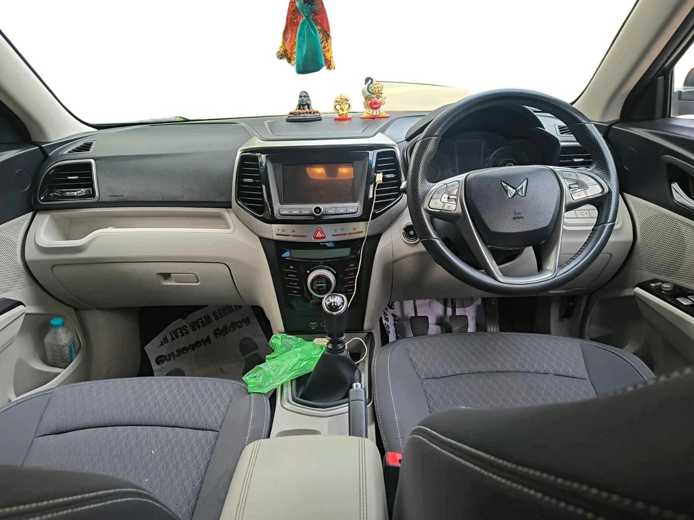 2024 Mahindra XUV300 W8 1.2 PETROL, Petrol, Manual, 30,995 km, interior
