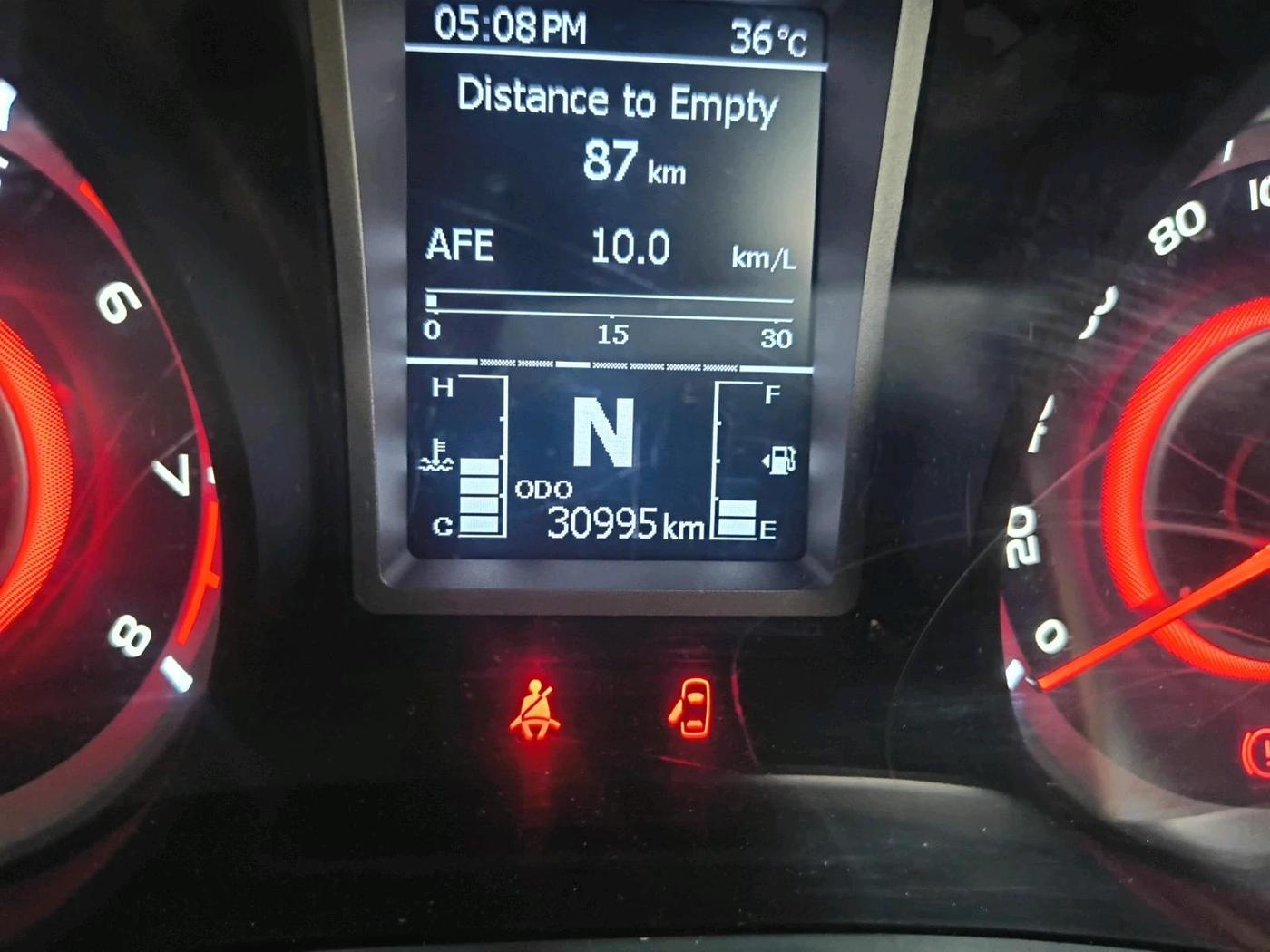 2024 Mahindra XUV300 W8 1.2 PETROL, Petrol, Manual, 30,995 km, interior