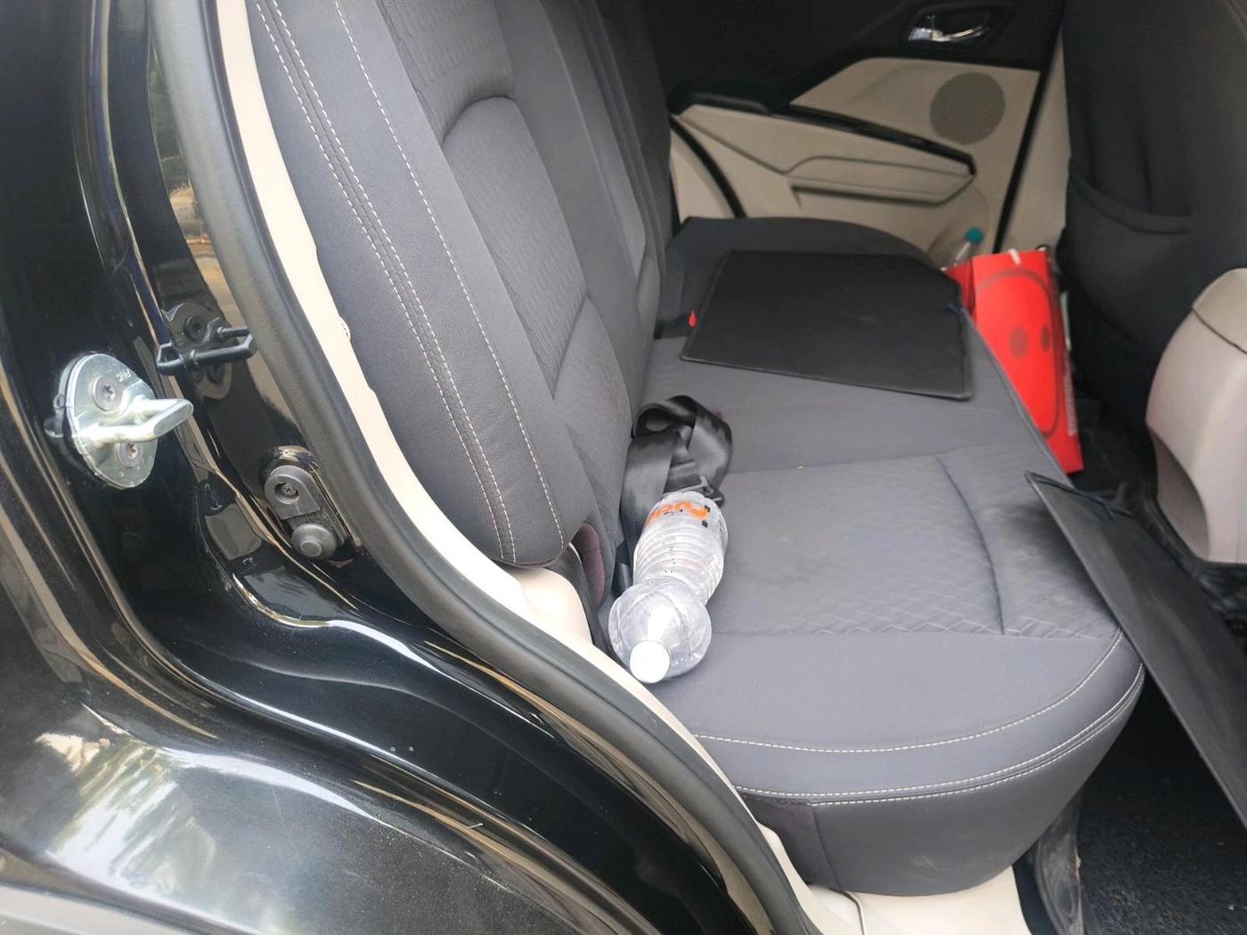 2024 Mahindra XUV300 W8 1.2 PETROL, Petrol, Manual, 30,995 km, interior