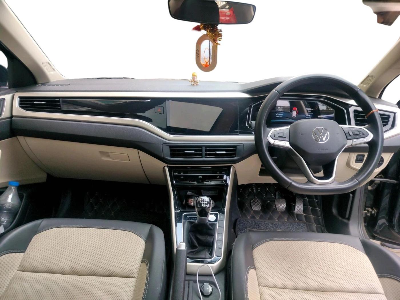 2024 Volkswagen VIRTUS TOPLINE TSI 1.0 MT, Petrol, Manual, 11,593 km, interior
