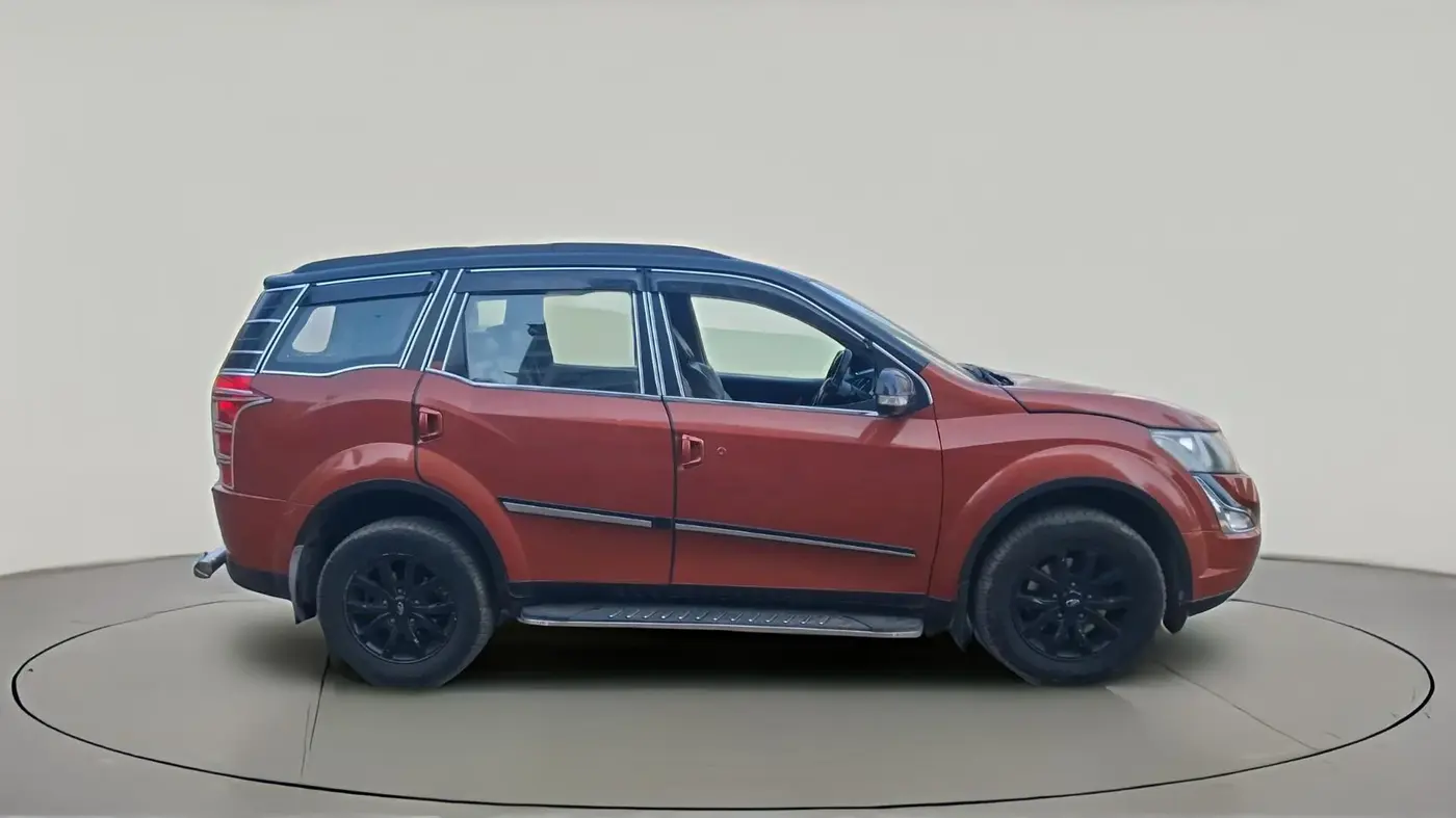 2016 Mahindra XUV500 W10, Diesel, Manual, 1,70,221 km, exterior