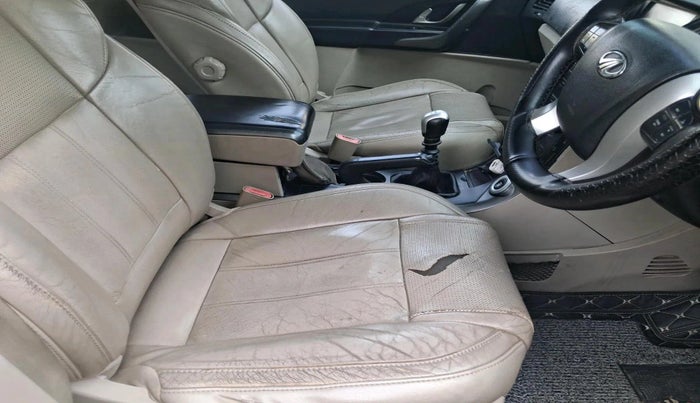 2016 Mahindra XUV500 W10, Diesel, Manual, 1,70,221 km, interior