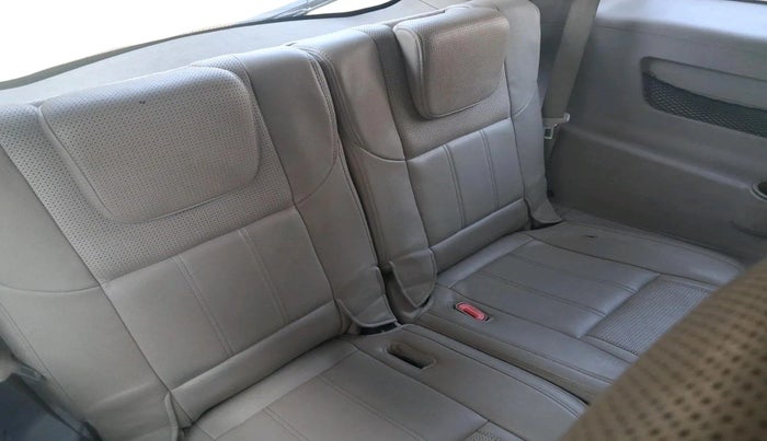 2016 Mahindra XUV500 W10, Diesel, Manual, 1,70,221 km, interior