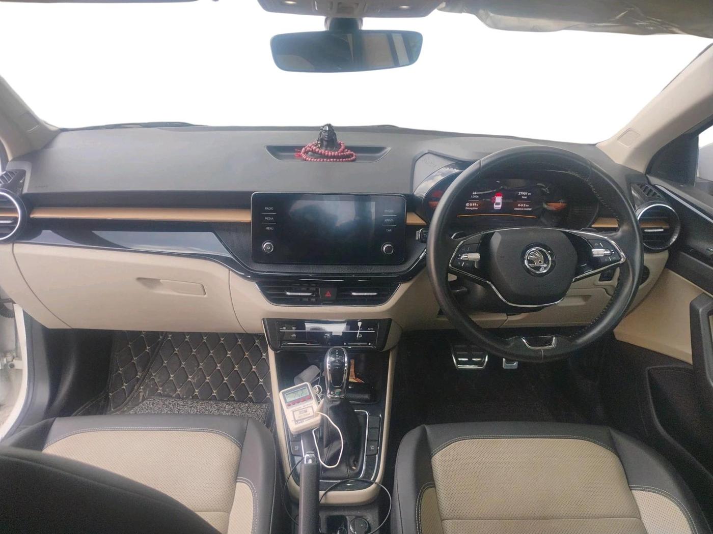 2022 Skoda SLAVIA STYLE 1.0L TSI AT, Petrol, Automatic, 27,901 km, interior