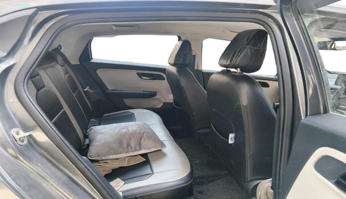 2022 Tata ALTROZ XT PETROL, Petrol, Manual, 33,548 km, interior