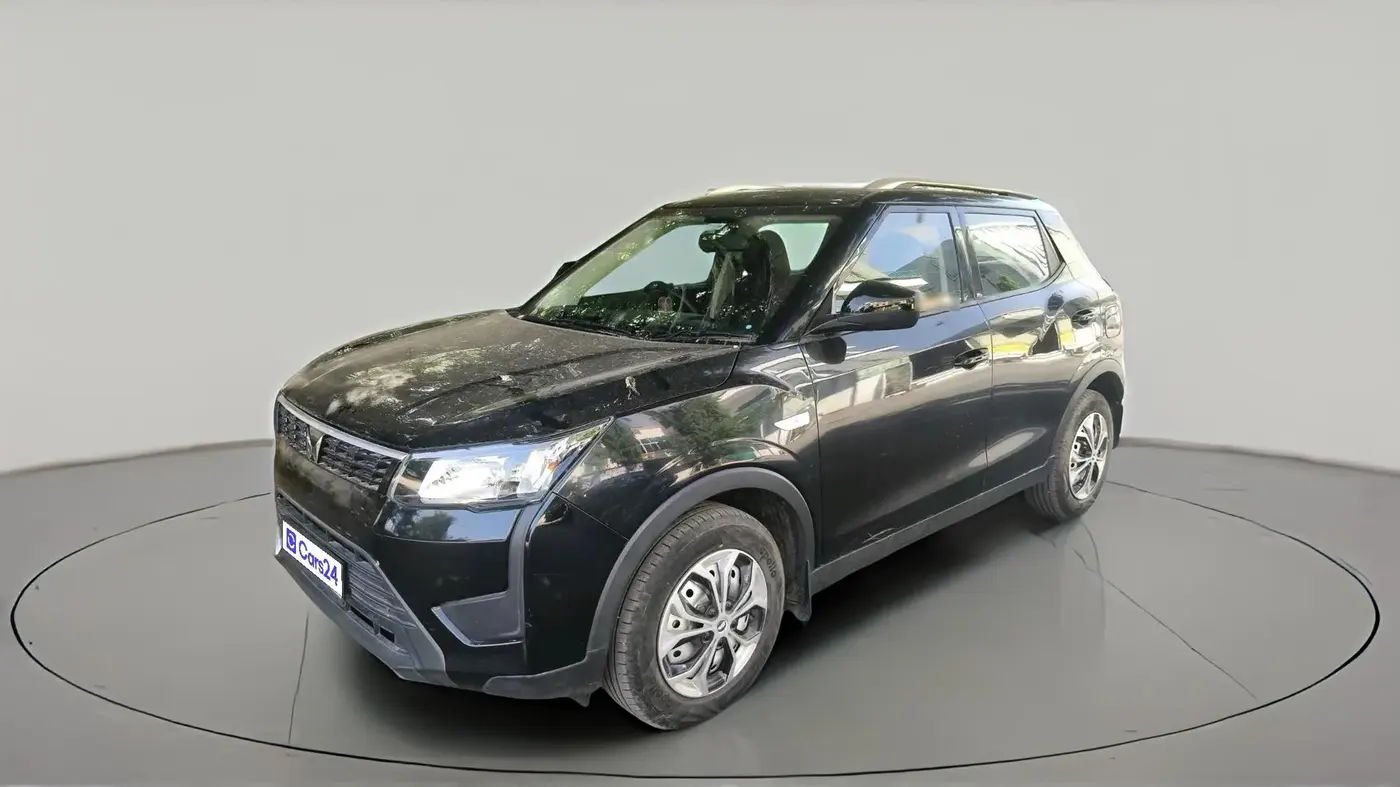 2024 Mahindra XUV300 1.2 W2 MT, Petrol, Manual, 14,492 km, exterior