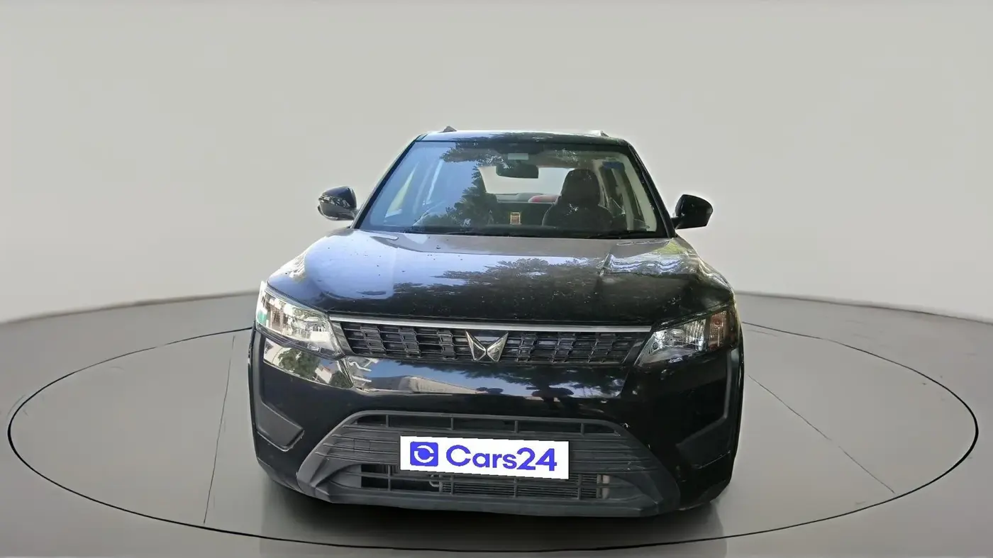 2024 Mahindra XUV300 1.2 W2 MT, Petrol, Manual, 14,492 km, exterior