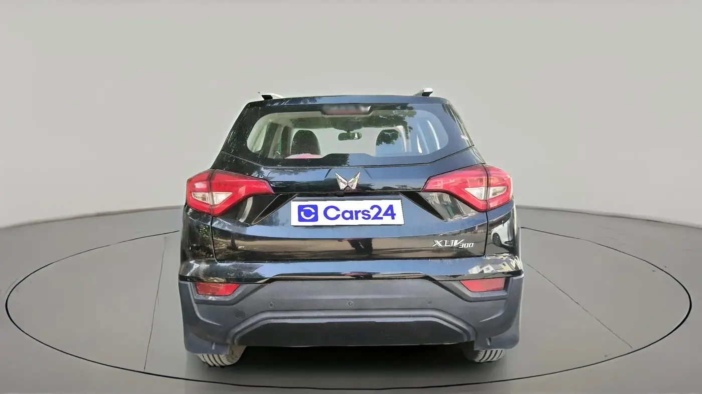 2024 Mahindra XUV300 1.2 W2 MT, Petrol, Manual, 14,492 km, exterior