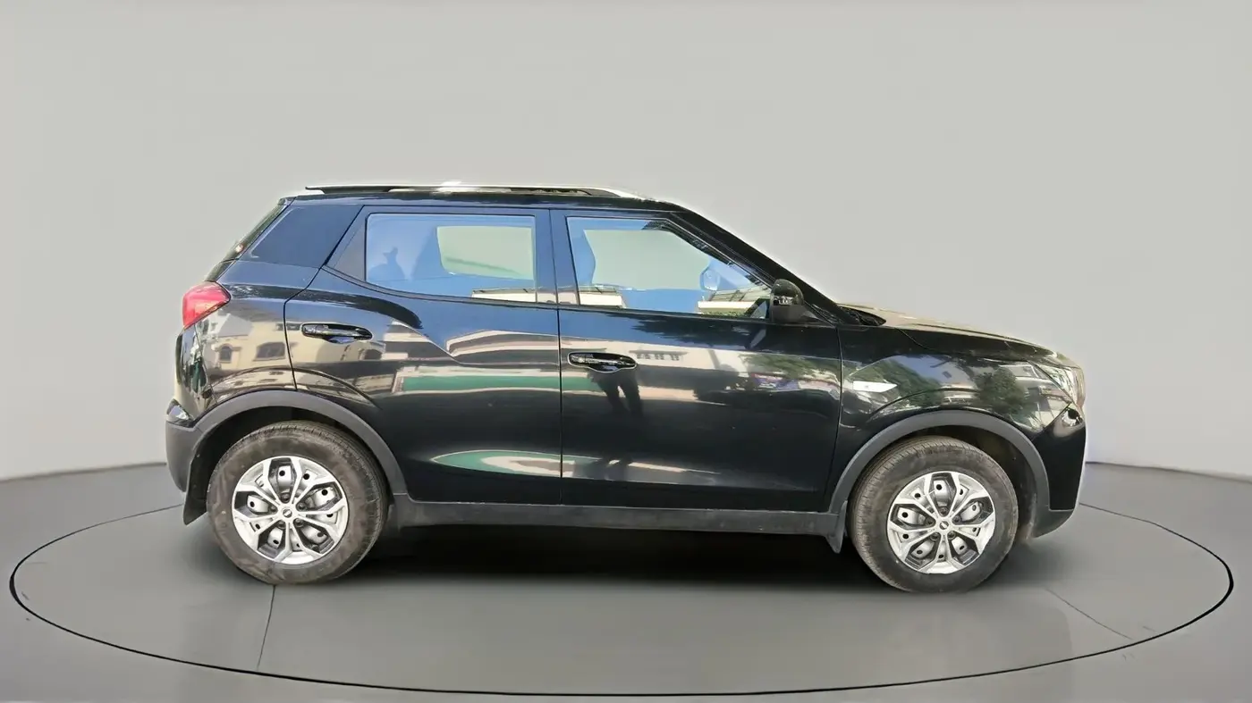 2024 Mahindra XUV300 1.2 W2 MT, Petrol, Manual, 14,492 km, exterior