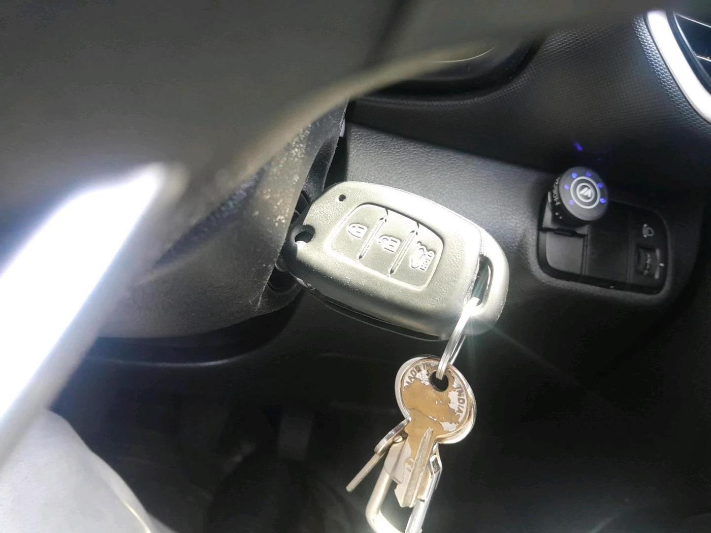 2020 Hyundai VENUE S 1.2, CNG, Manual, 72,293 km, interior