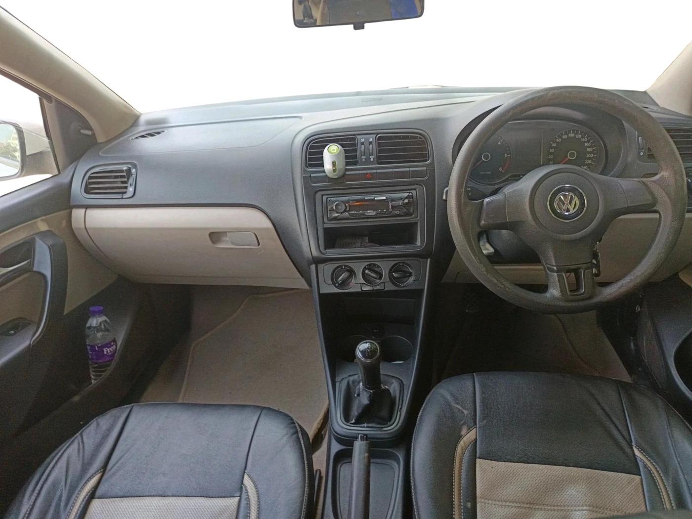 2011 Volkswagen Polo COMFORTLINE 1.2L, Diesel, Manual, 1,07,108 km, interior