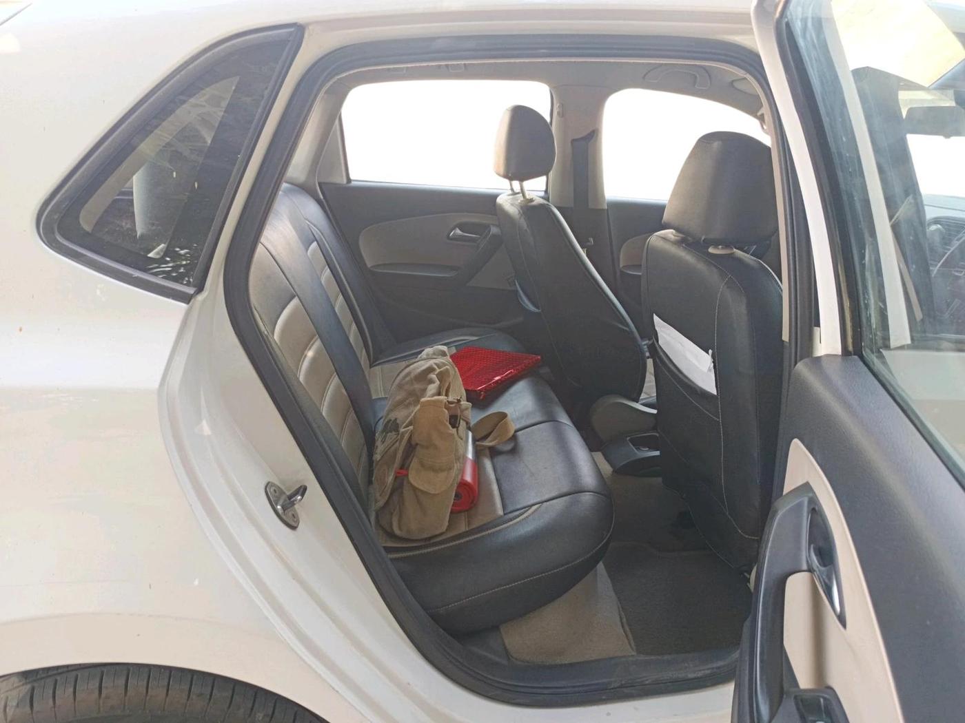 2011 Volkswagen Polo COMFORTLINE 1.2L, Diesel, Manual, 1,07,108 km, interior