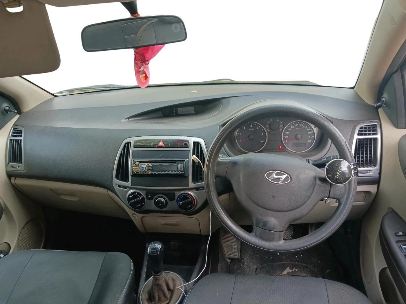 2013 Hyundai i20 MAGNA 1.4 CRDI, Diesel, Manual, 1,31,035 km, interior
