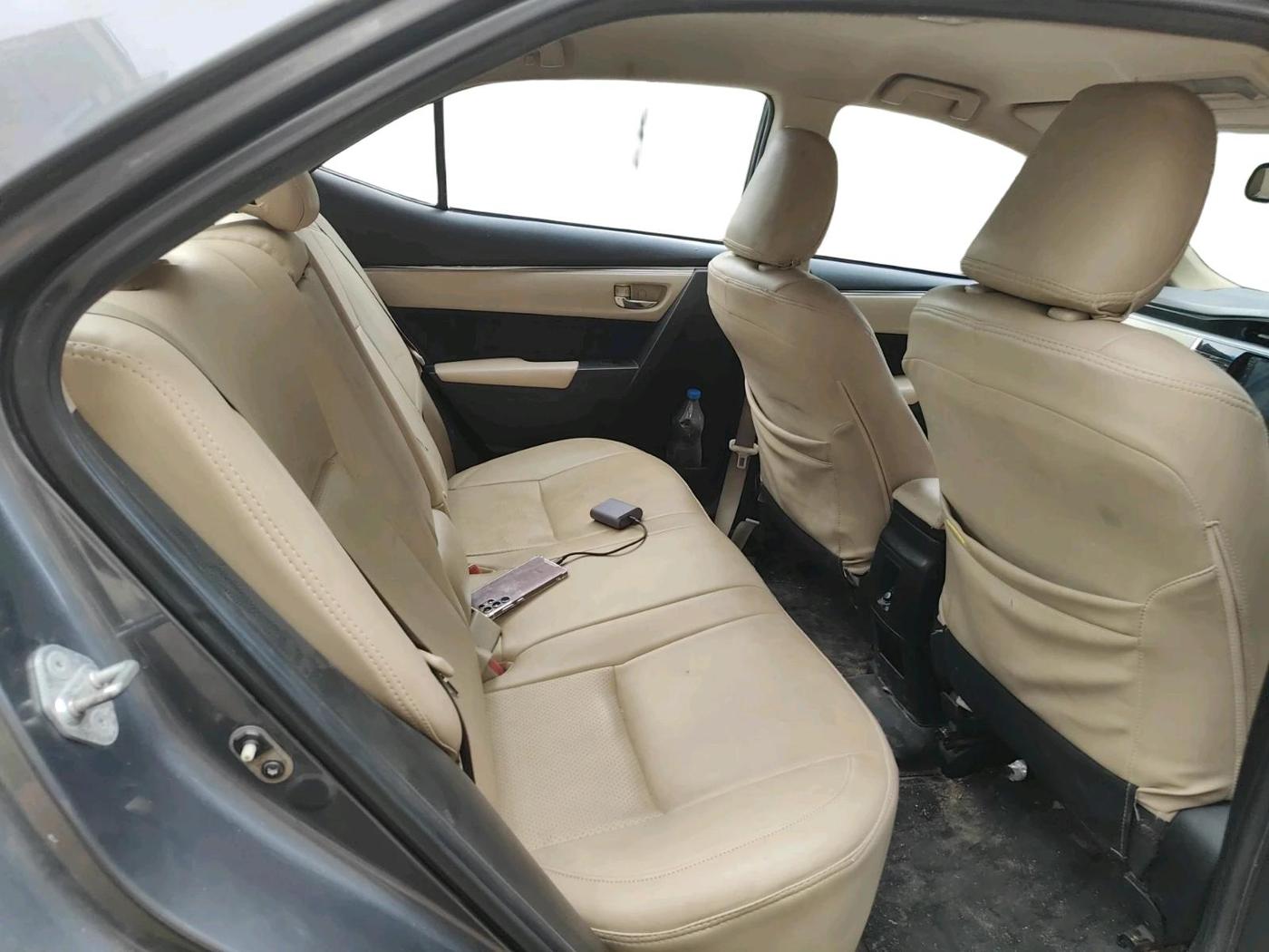 2015 Toyota Corolla Altis G CVT PETROL, Petrol, Automatic, 1,64,044 km, interior