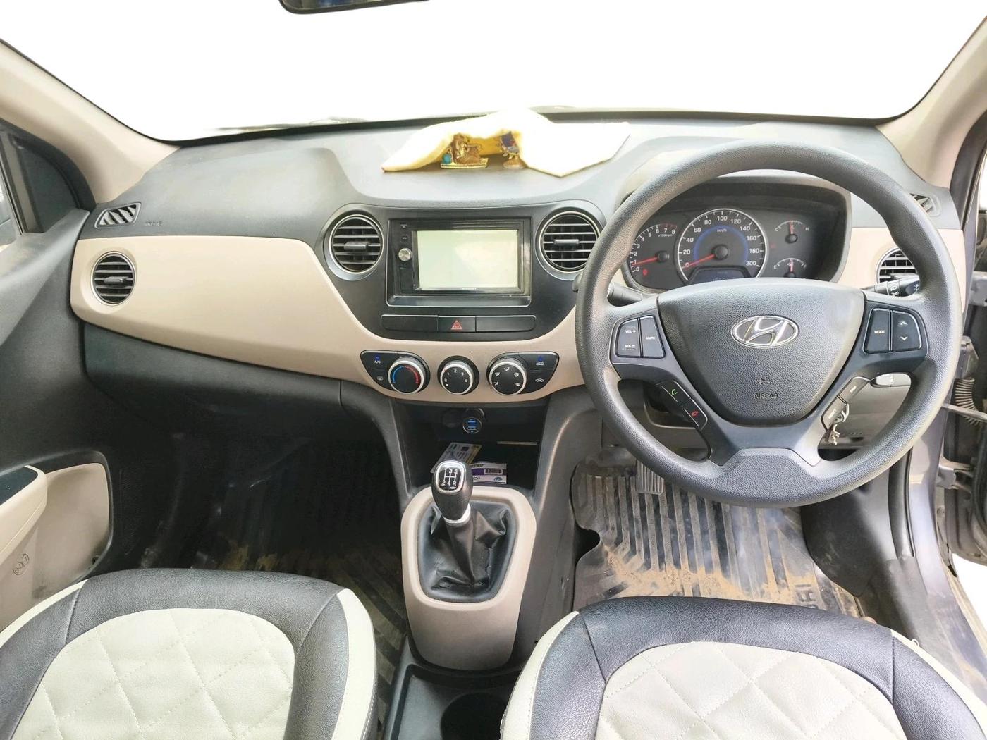 2016 Hyundai Grand i10 SPORTZ 1.2 KAPPA VTVT, CNG, Manual, 1,46,182 km, interior