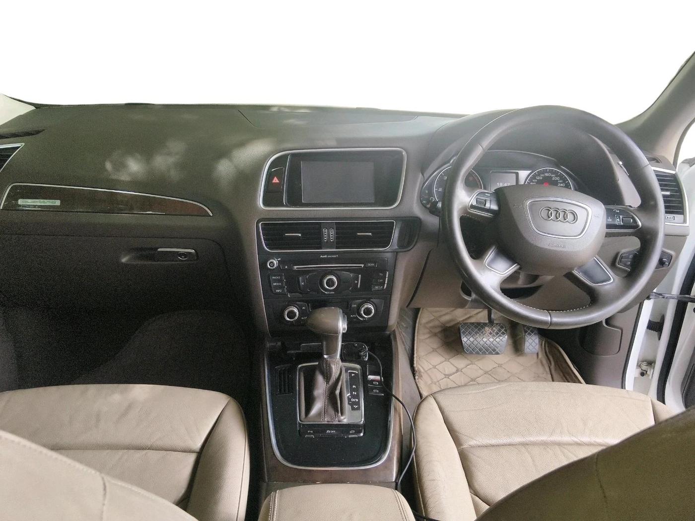 2014 Audi Q5 2.0 TDI quattro Premium, Diesel, Automatic, 1,14,342 km, interior