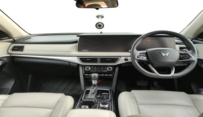 2023 Mahindra XUV700 AX 7 LUXURY D AT 7 STR, Diesel, Automatic, 68,341 km, interior