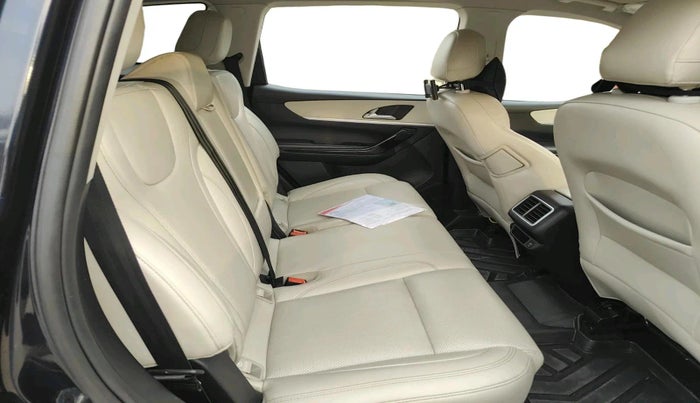 2023 Mahindra XUV700 AX 7 LUXURY D AT 7 STR, Diesel, Automatic, 68,341 km, interior