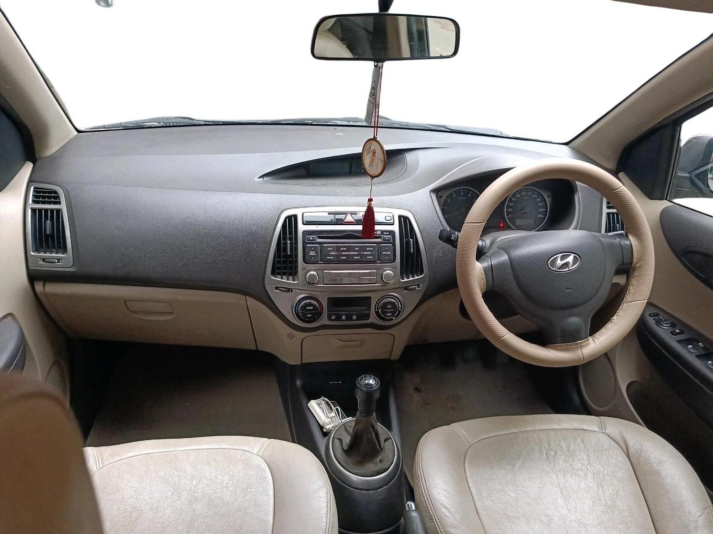 2013 Hyundai i20 MAGNA (O) 1.2, Petrol, Manual, 94,388 km, interior