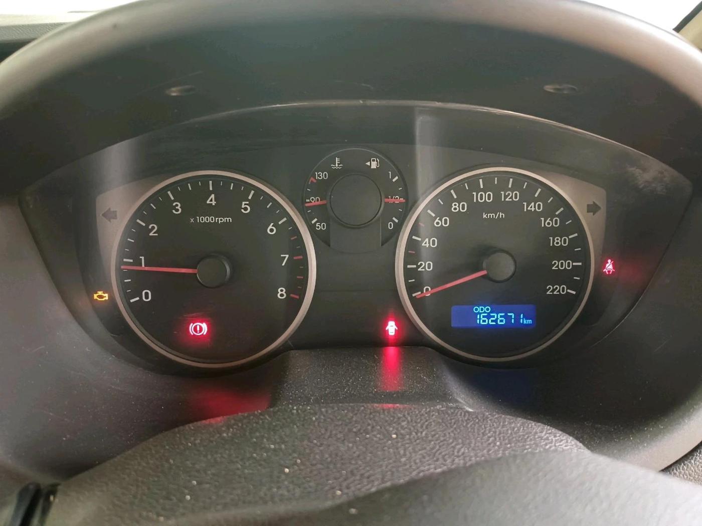 2013 Hyundai i20 SPORTZ 1.2, CNG, Manual, 1,62,671 km, interior