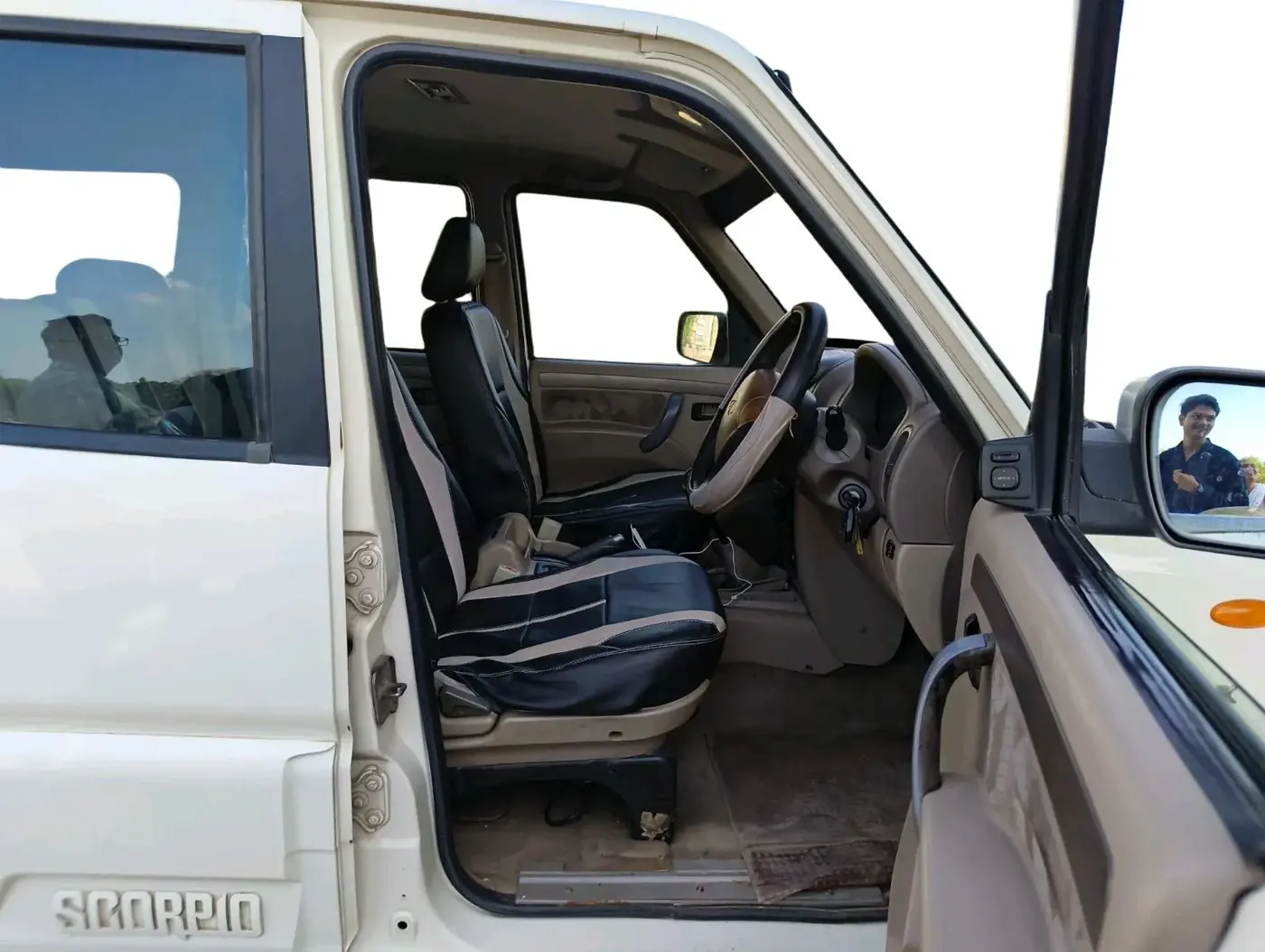 2011 Mahindra Scorpio SLE 2.6 CRDE, Diesel, Manual, 80,259 km, interior