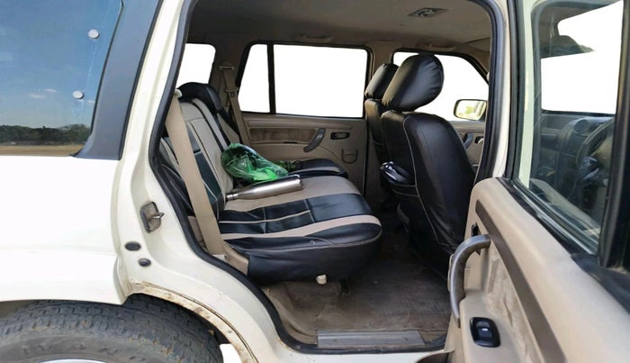 2011 Mahindra Scorpio SLE 2.6 CRDE, Diesel, Manual, 80,259 km, interior