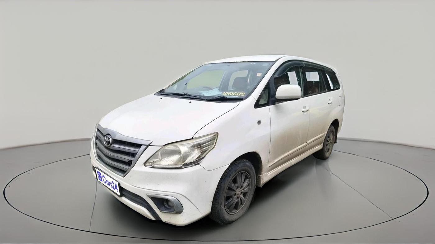 2014 Toyota Innova 2.5 GX 8 STR, Diesel, Manual, 2,12,095 km, exterior