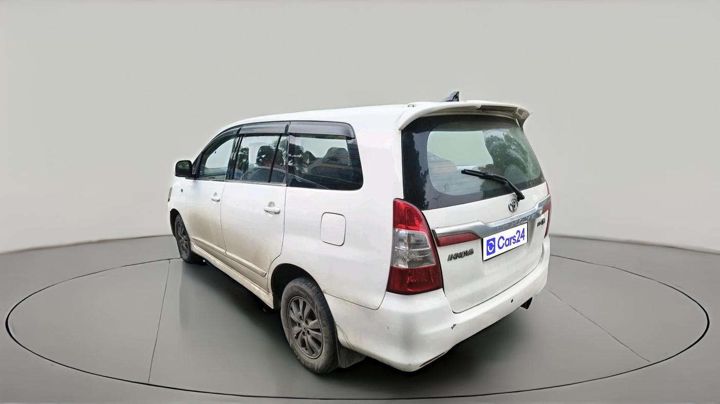 2014 Toyota Innova 2.5 GX 8 STR, Diesel, Manual, 2,12,095 km, exterior