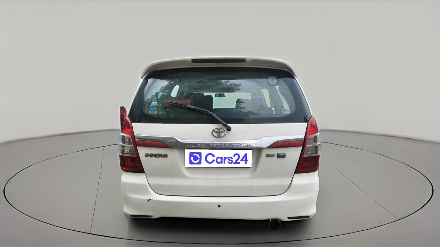 2014 Toyota Innova 2.5 GX 8 STR, Diesel, Manual, 2,12,095 km, exterior