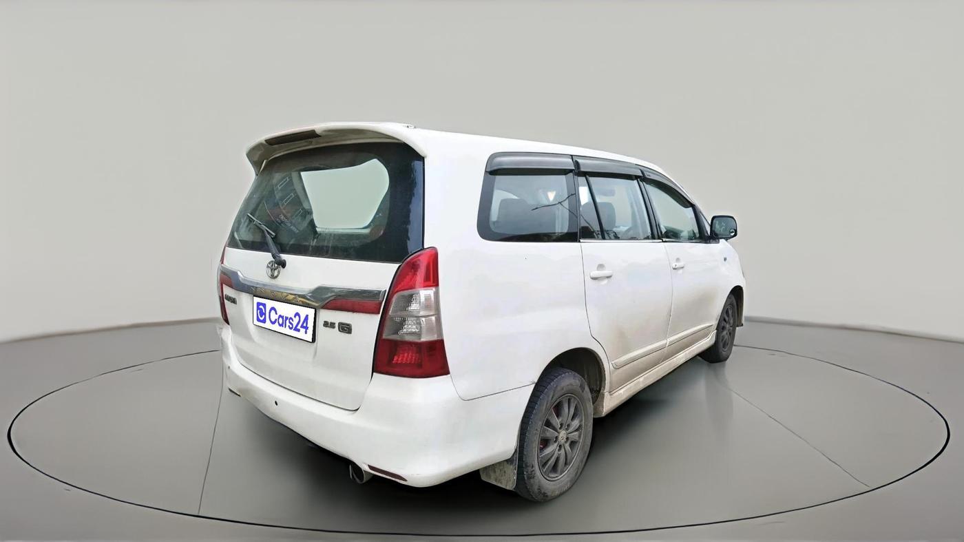 2014 Toyota Innova 2.5 GX 8 STR, Diesel, Manual, 2,12,095 km, exterior