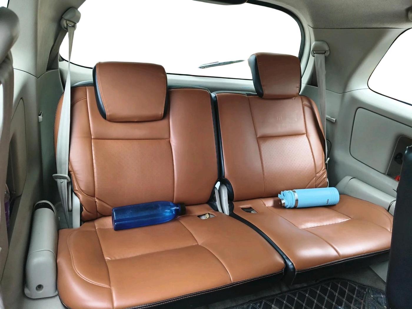 2014 Toyota Innova 2.5 GX 8 STR, Diesel, Manual, 2,12,095 km, interior
