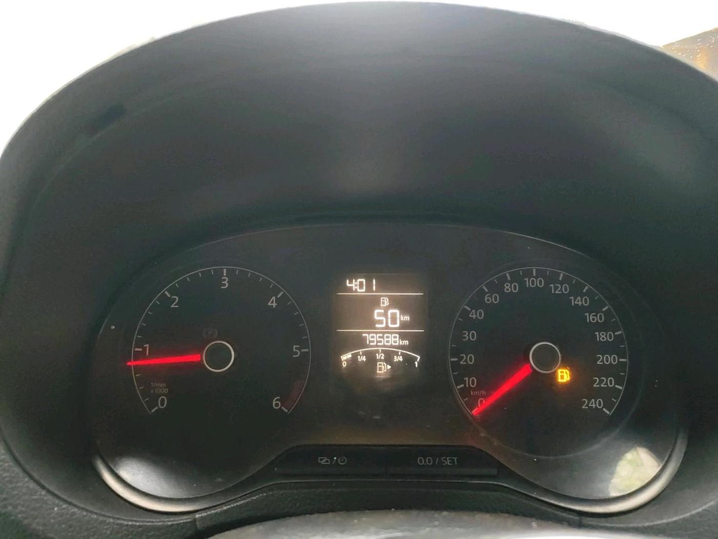 2014 Volkswagen Polo HIGHLINE1.5L, Diesel, Manual, 79,588 km, interior