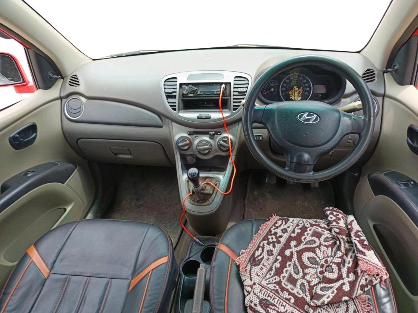 2011 Hyundai i10 ERA 1.1, CNG, Manual, 1,00,055 km, interior