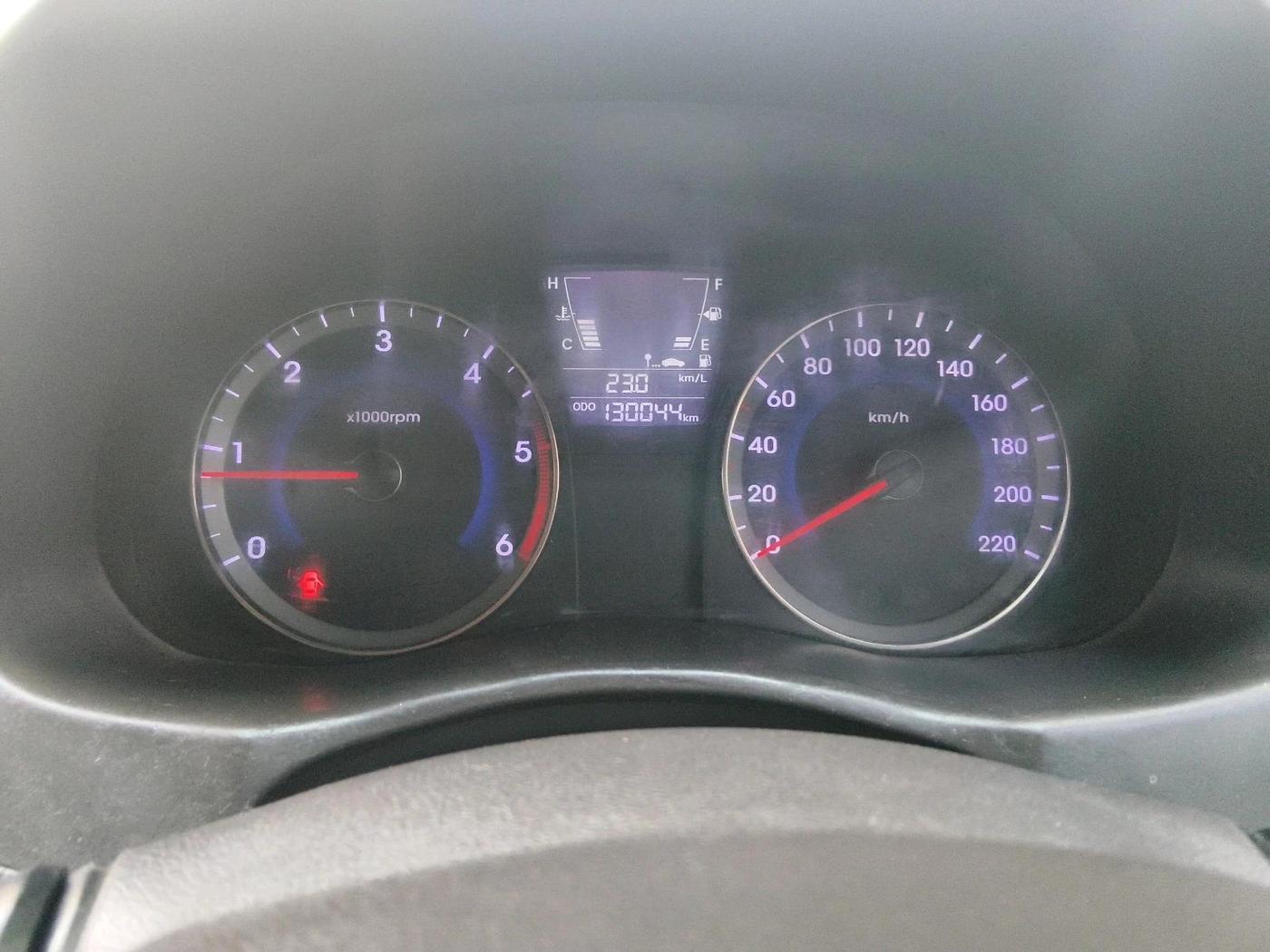 2014 Hyundai Verna FLUIDIC 1.6 CRDI SX, Diesel, Manual, 1,30,044 km, interior
