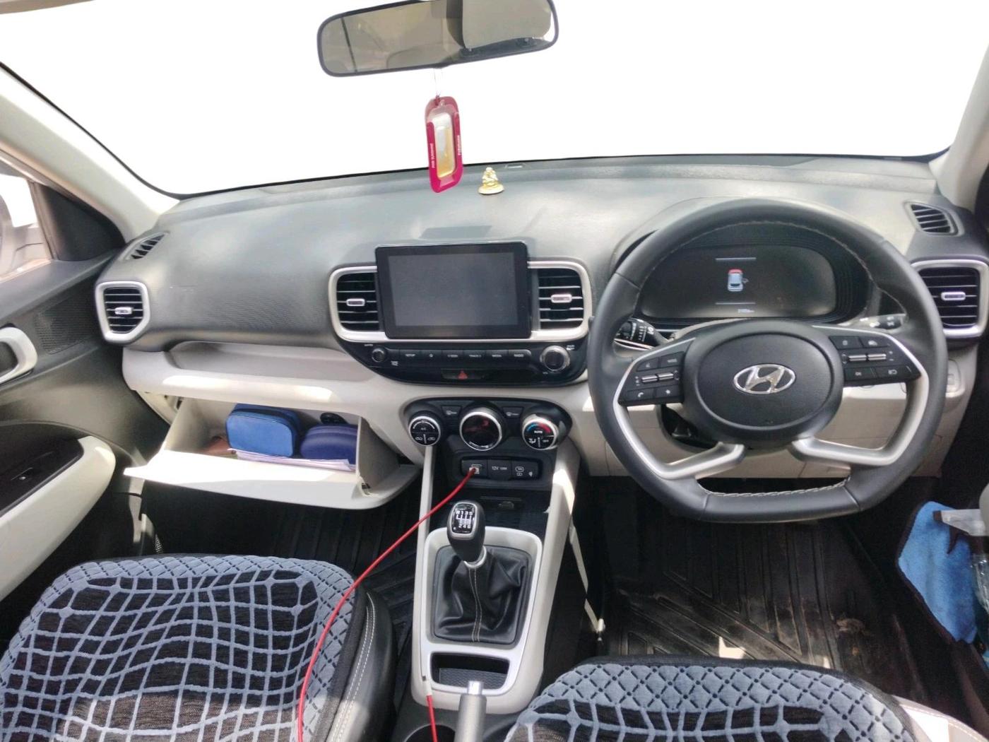 2025 Hyundai VENUE SX 1.5 CRDI, Diesel, Manual, 31,056 km, interior
