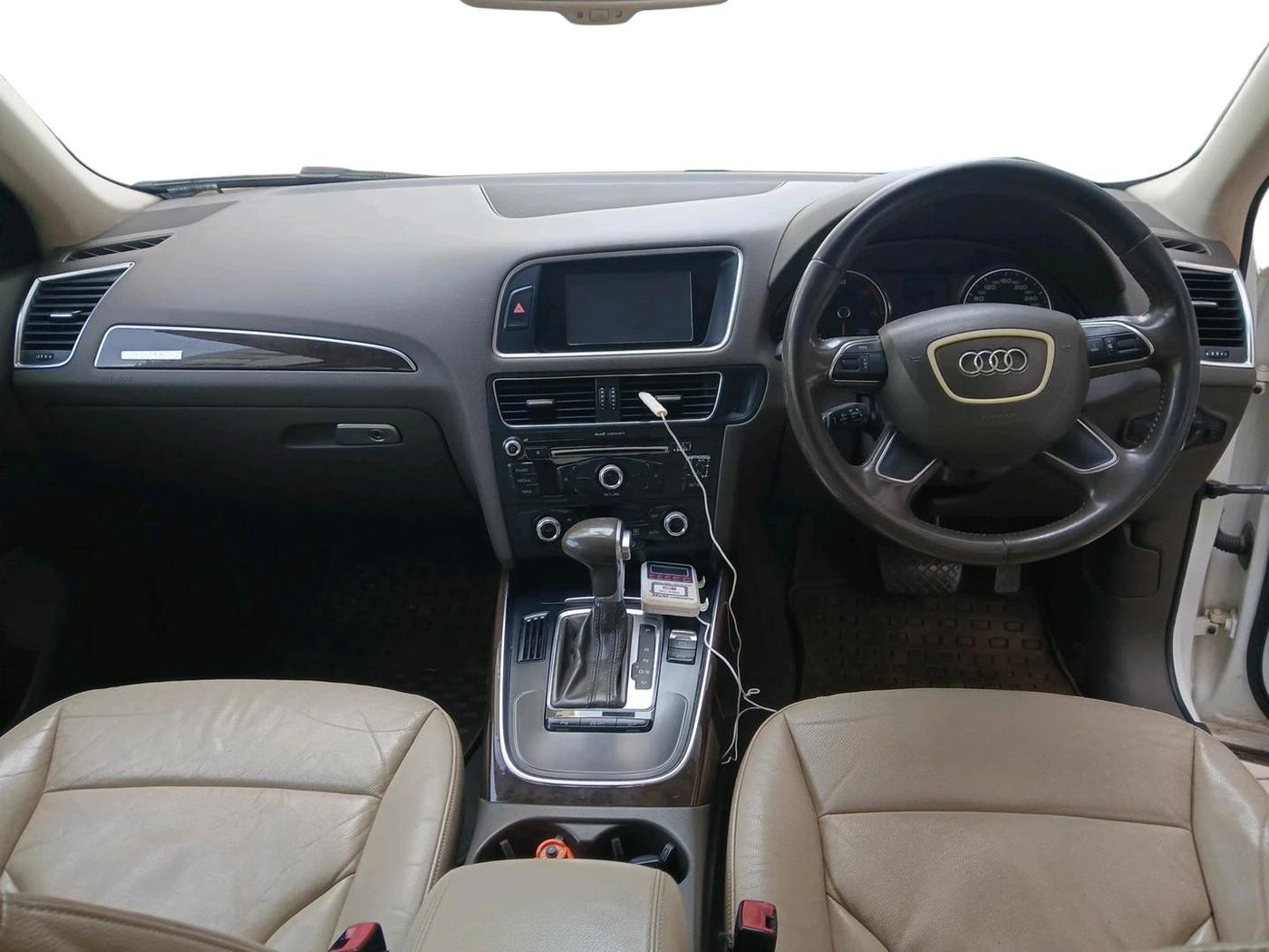 2014 Audi Q5 2.0 TDI quattro Premium, Diesel, Automatic, 1,50,659 km, interior