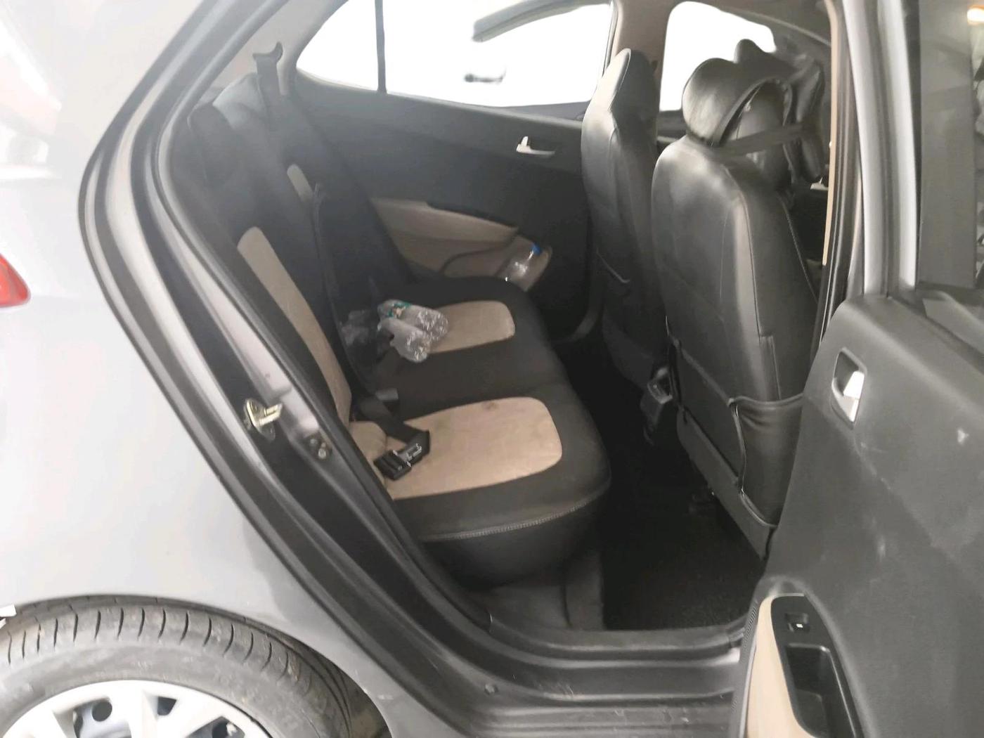 2016 Hyundai Grand i10 SPORTZ 1.1 CRDI, Diesel, Manual, 94,764 km, interior