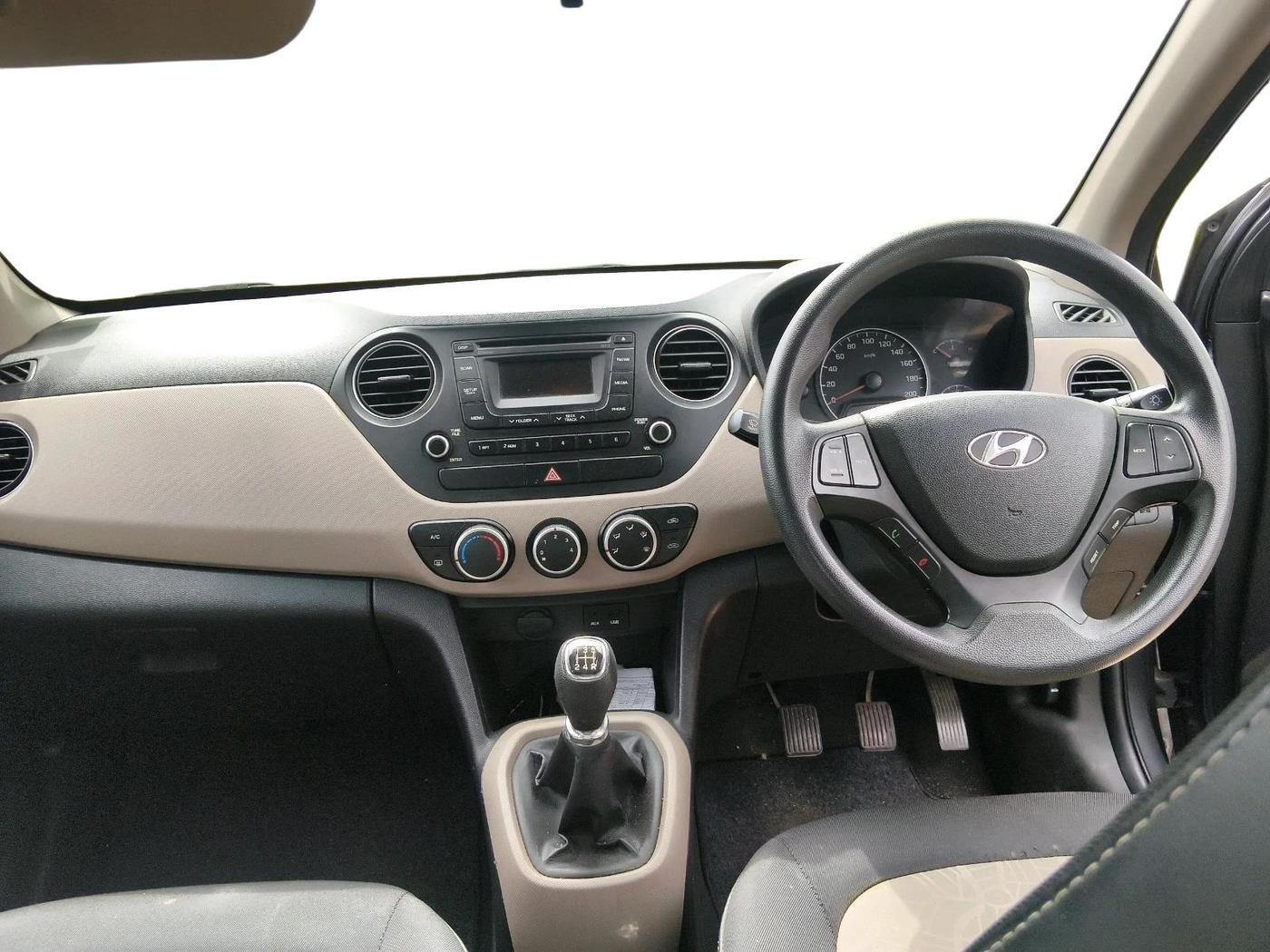 2015 Hyundai Grand i10 SPORTZ 1.2 KAPPA VTVT, Petrol, Manual, 31,509 km, interior