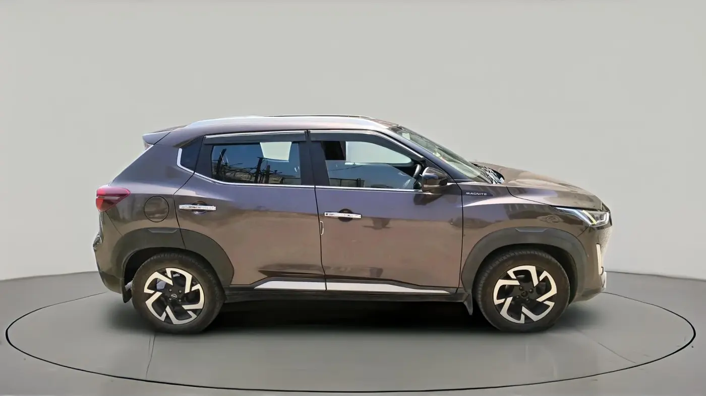 2021 Nissan MAGNITE XV PREMIUM, CNG, Manual, 43,498 km, exterior