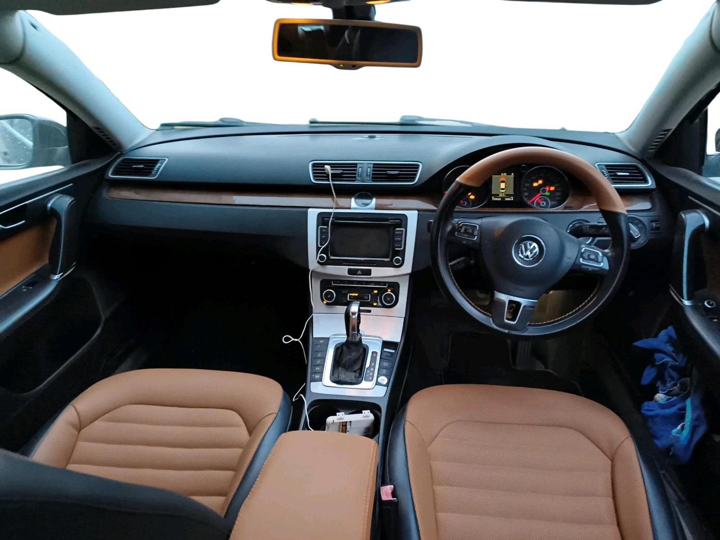 2011 Volkswagen Passat HIGHLINE DSG, Diesel, Automatic, 1,59,632 km, interior